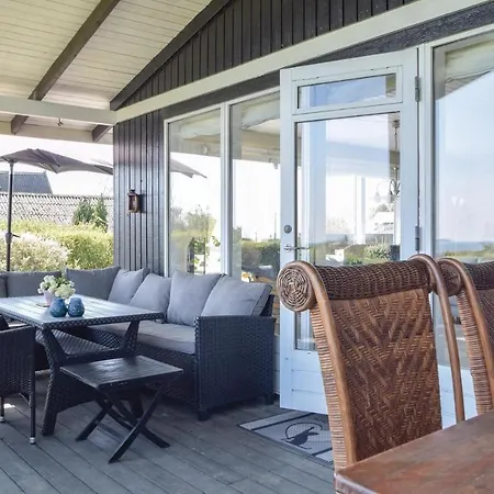 Four-bedroom Holiday In Juelsminde *